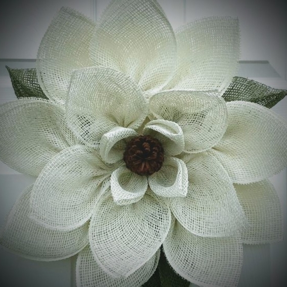 Large magnolia flower Wreath - Picture 2 of 2